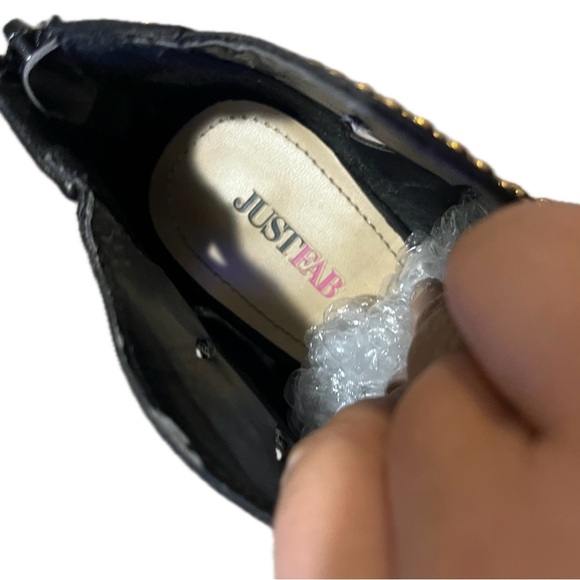 JustFab Elegant Suede Black and Gold Ankle Boot Women's Heels, Size 8 - Picture 10 of 12